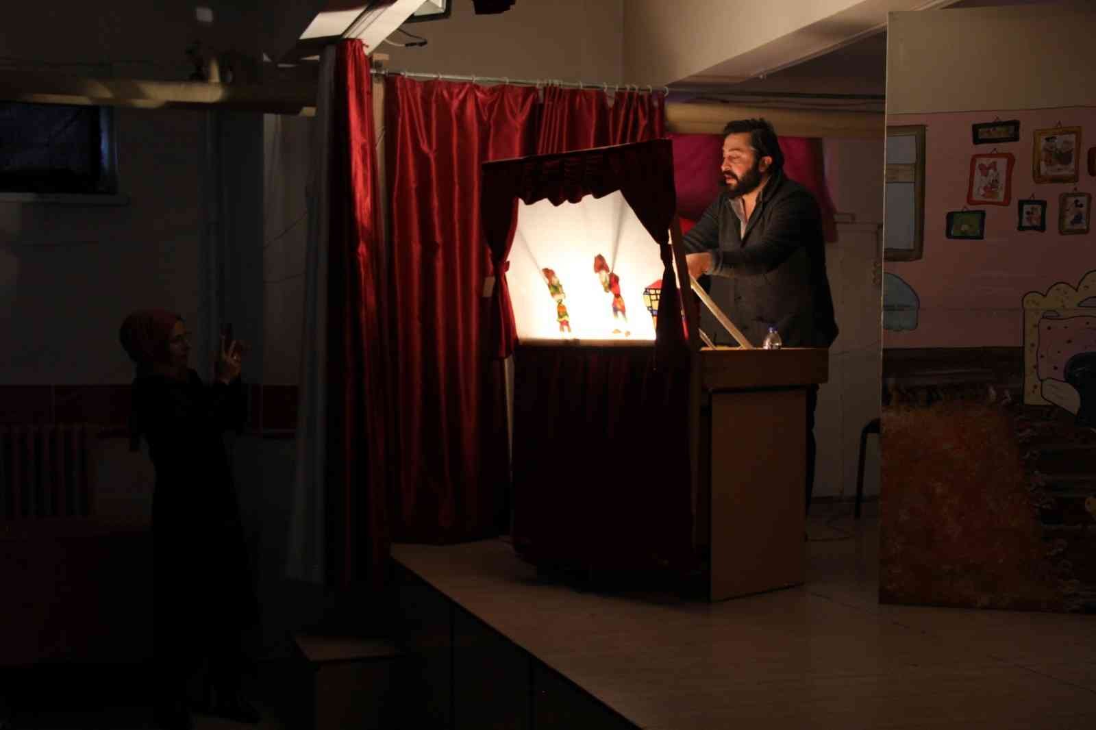 Çocuklara geleneksel oyunlar  gösterisi