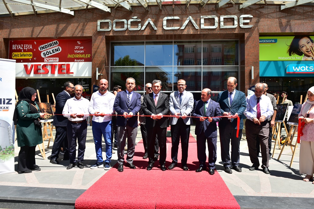 “Cuma-Cumartesi-Pazar” Sergisi Açıldı