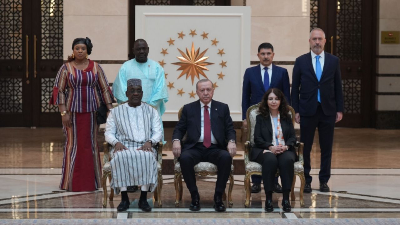 Cumhurbaşkanı Erdoğan, 5 ülkenin büyükelçisinden güven mektubu kabul etti - Birlik Haber Ajansı