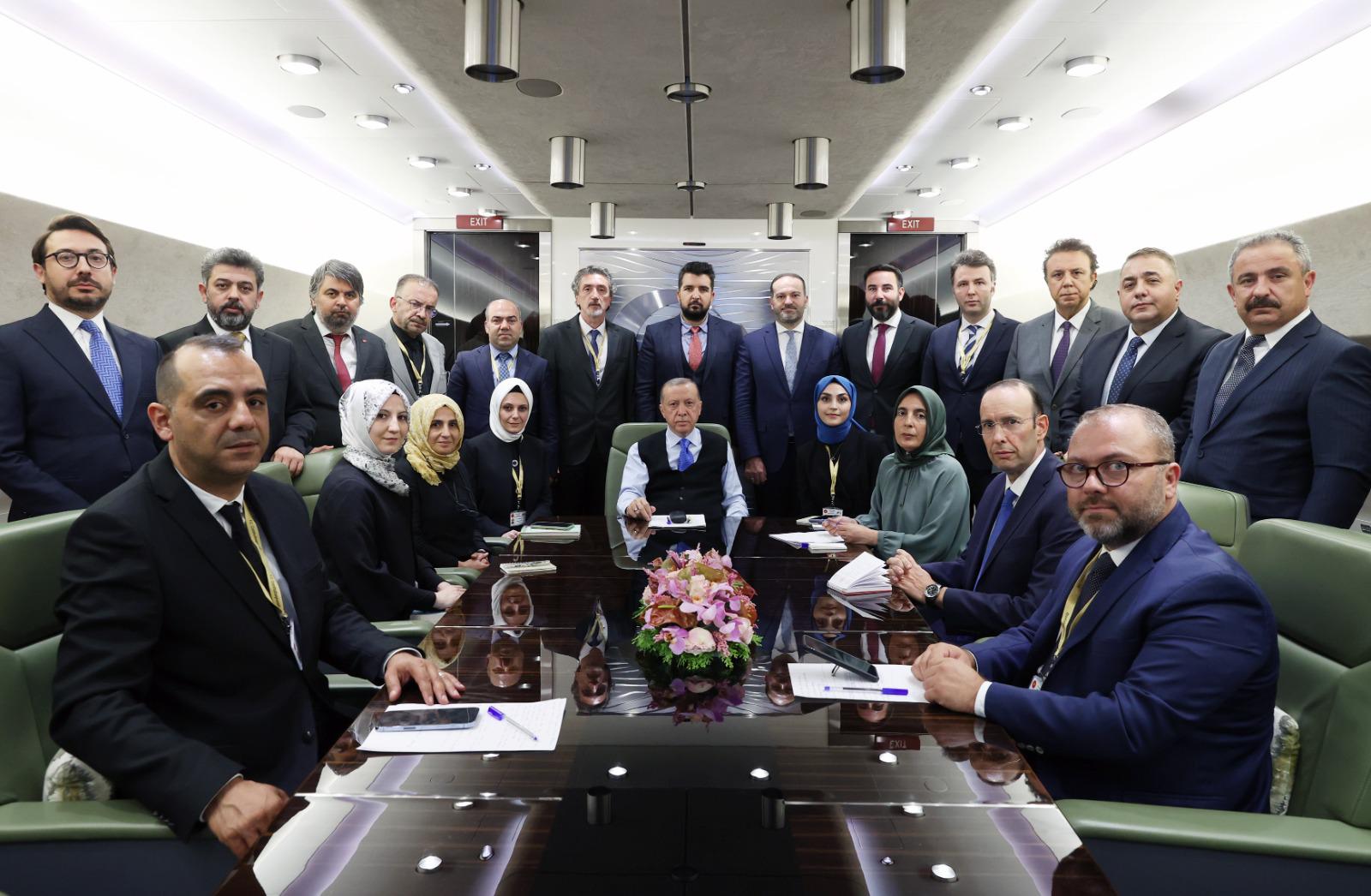 Cumhurbaşkanı İran Dönüşü Uçakta Gündemi Değerlendirdi