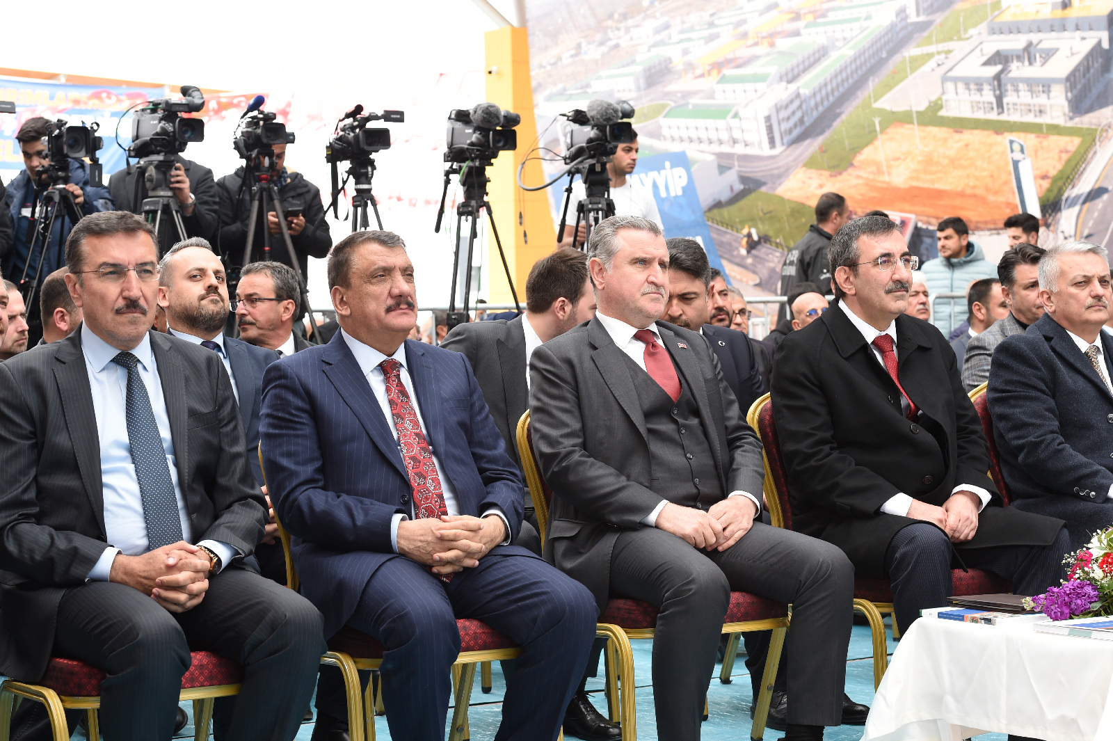 Cumhurbaşkanı Yardımcısı Cevdet Yılmaz’ın Katılımıyla 44 Hizmetin Açılışı Yapıldı