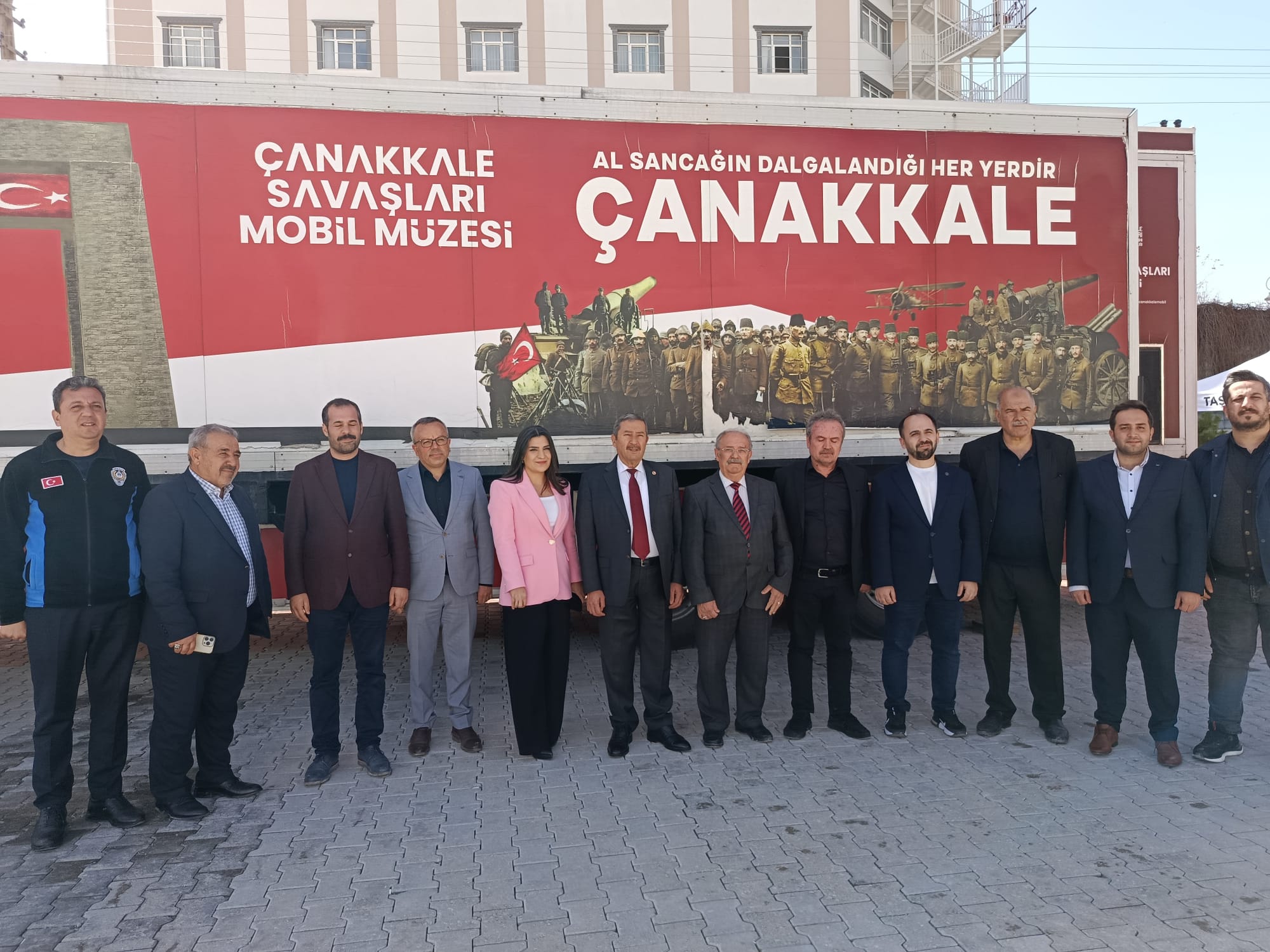 Darende’de Çanakkale Ruhu Mobil Müzeyle Yaşatıldı: Bir Günde 1500 Öğrenci Ziyaret Etti