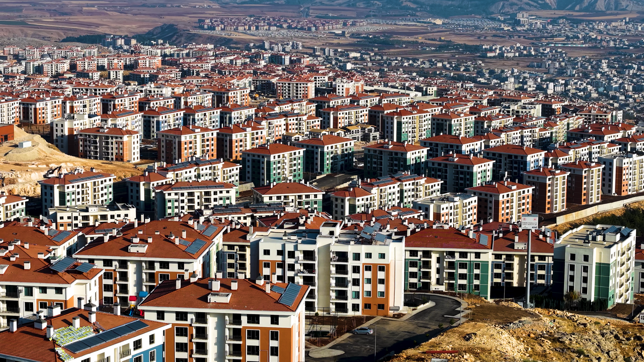 Deprem bölgesinde dört ilde dev şantiyelerle yeni şehirler yükseldi