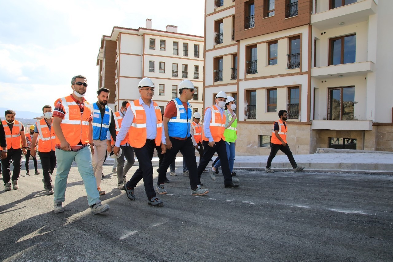 Deprem konutlarında bir kura çekimi de Temmuz’da