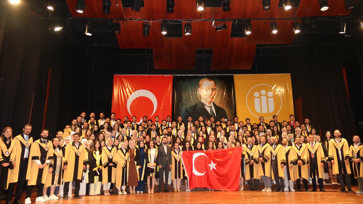 Diş Hekimliği Fakültesi Mezuniyet Töreni Düzenlendi