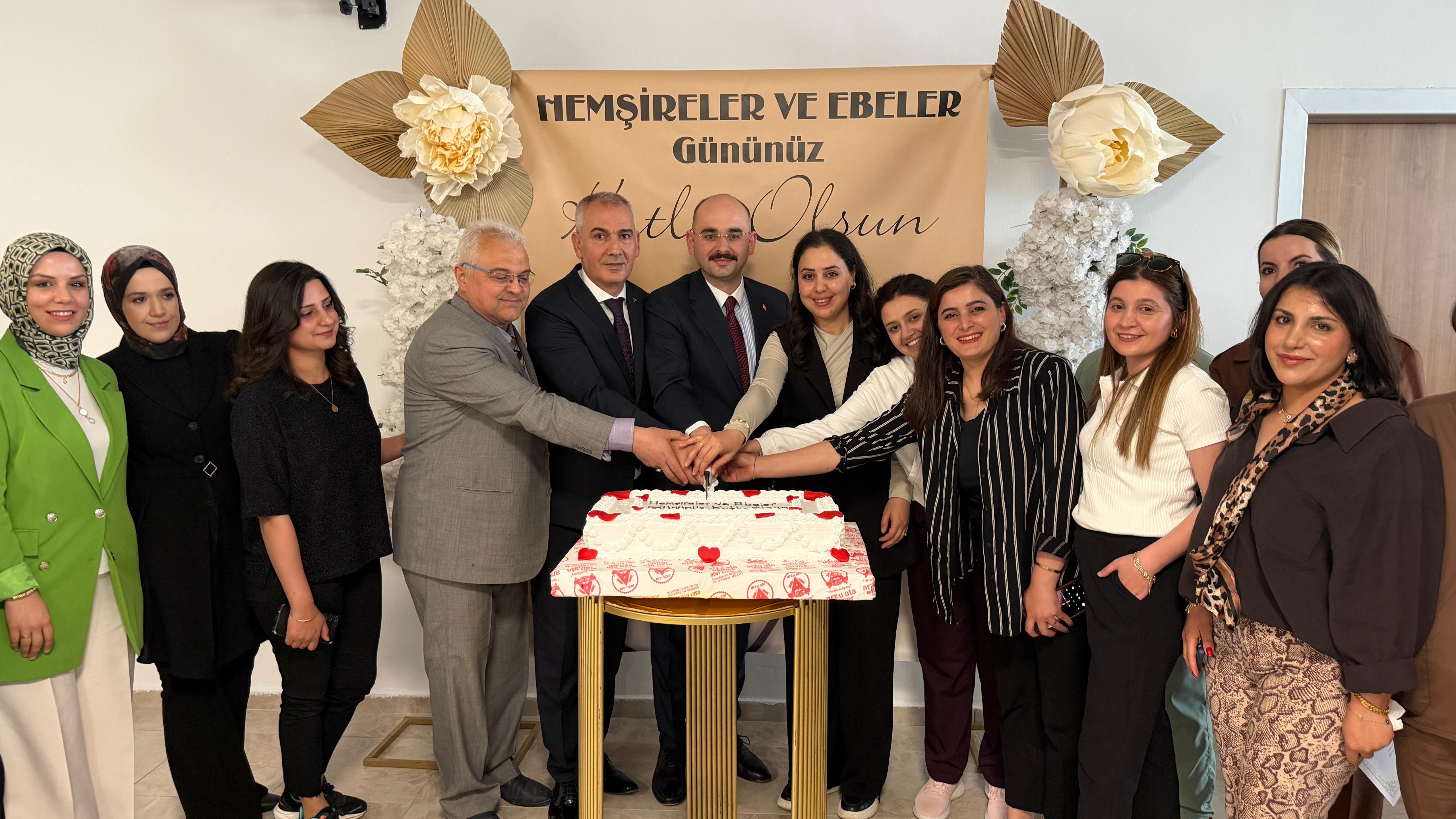 Doğanşehir’de Hemşireler ve Ebeler Günü Kutlandı