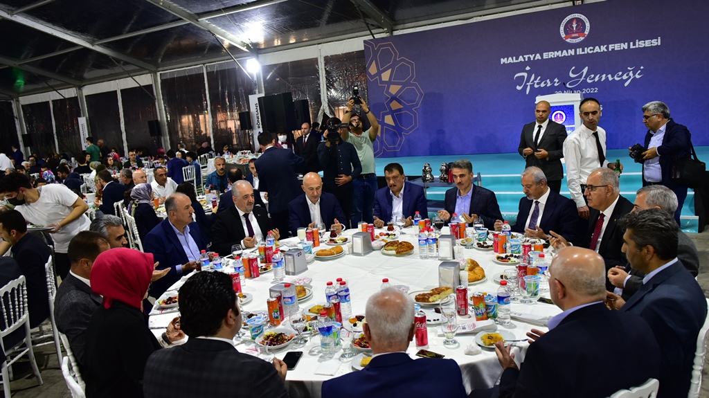 Erman Ilıcak Öğrencilerle İftar Yaptı