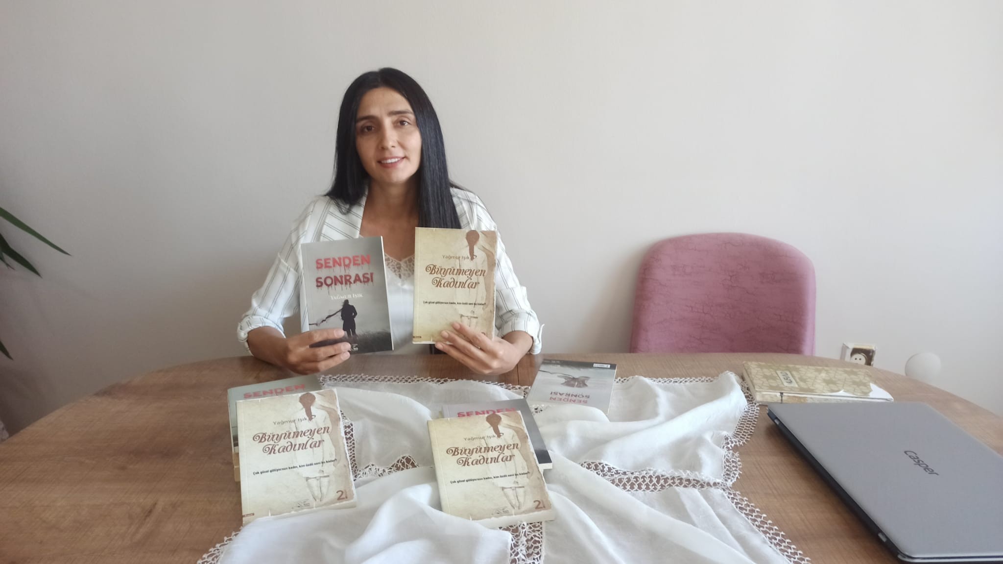 Ev hanımı Işık, 2 kitap yazdı