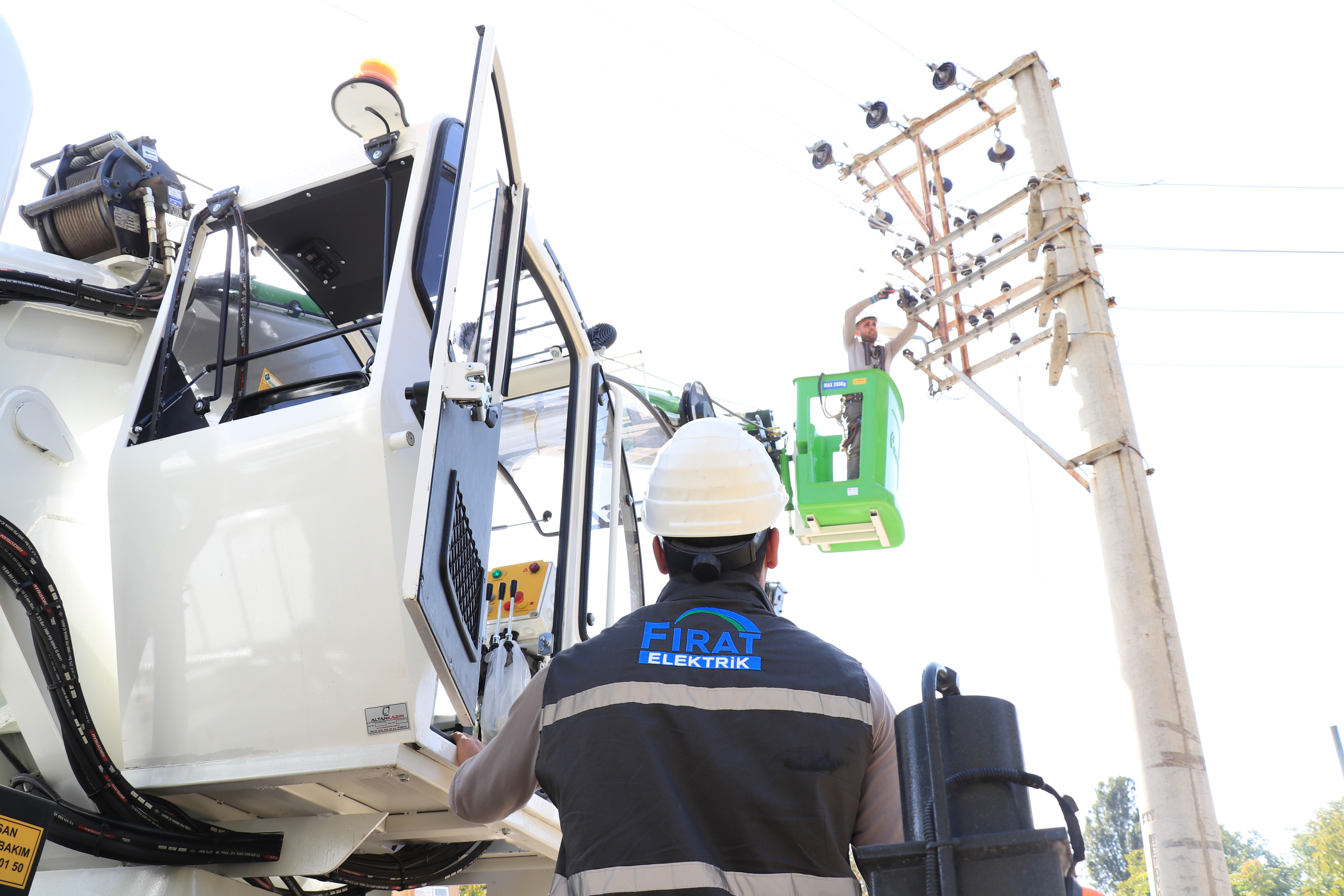 Fırat EDAŞ Ekipleri Kesintisiz Enerji Hedefiyle 7/24 Sahalarda