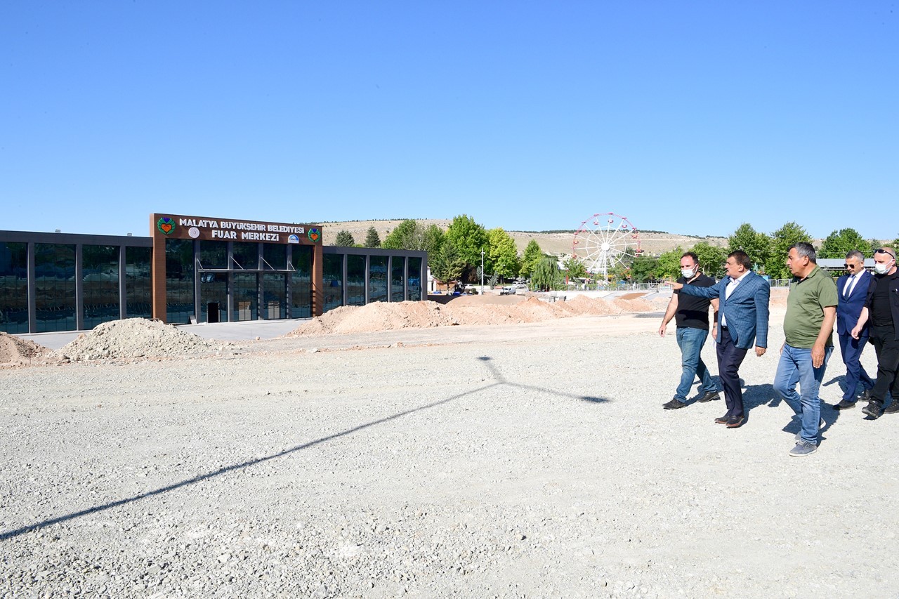 “Fuar alanında 30 metre genişliğinde yeni yol açılıyor”