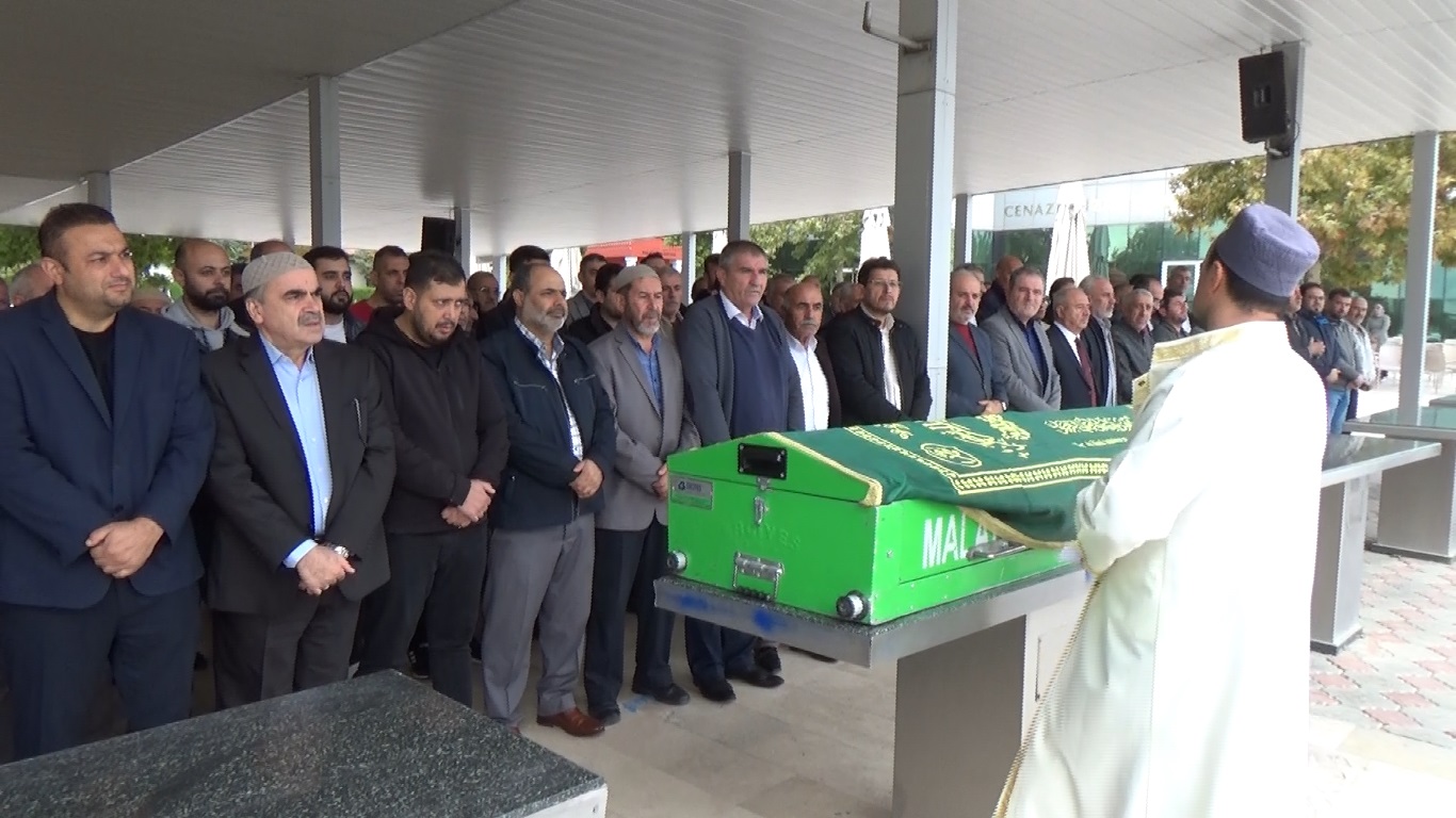 Gazeteci Cahit Özçelik'in Annesi Vefat Etti