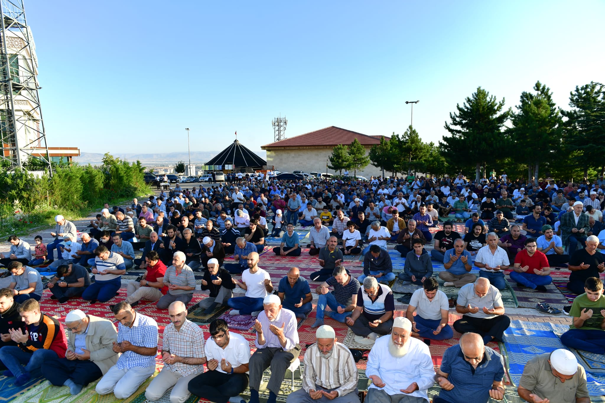 Gedik Namazgâh’ta Kılınan Bayram Namazına Vatandaşlar Yoğun  İlgi  Gösterdi