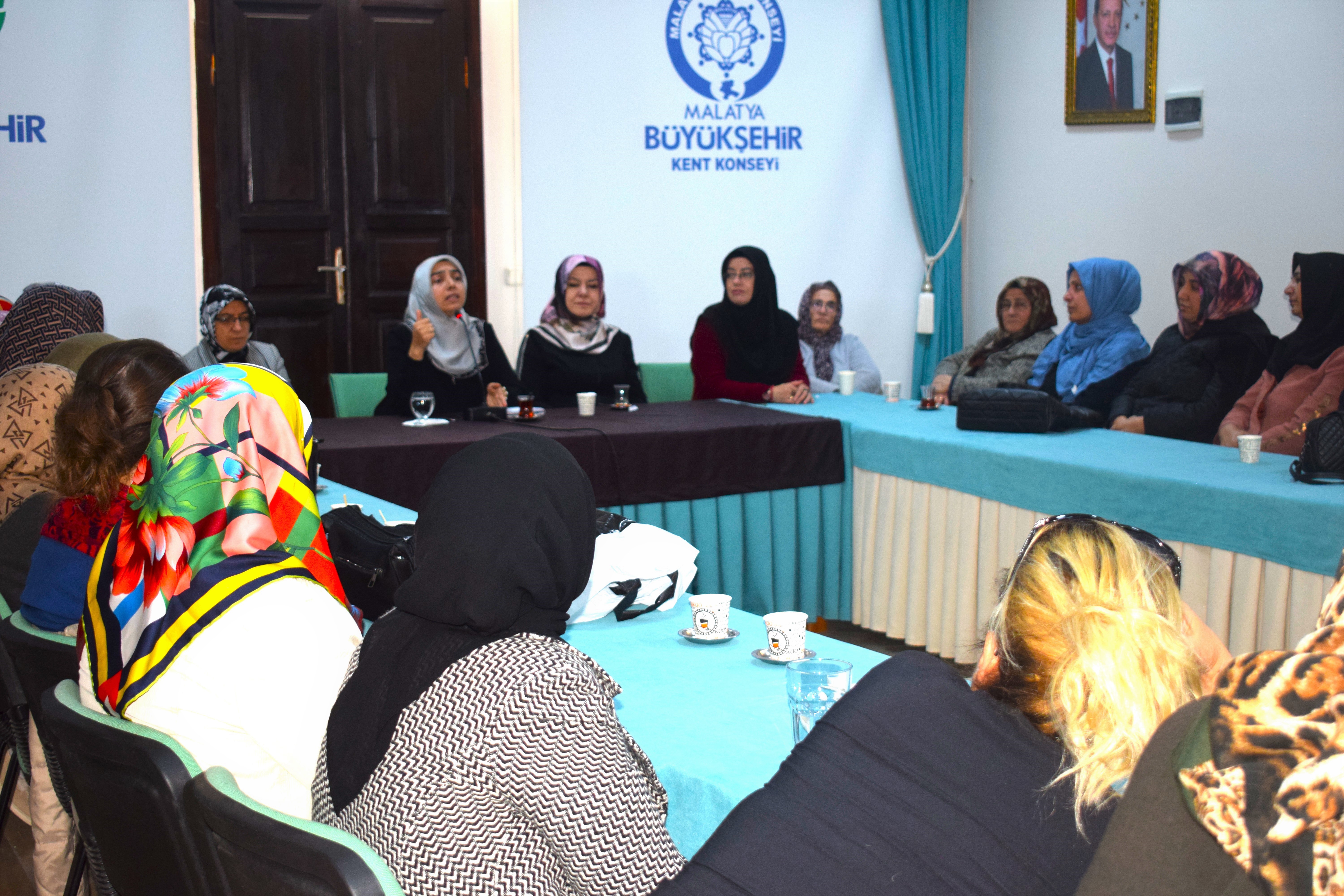 “Gençlerde Merhamet”konulu bir konferans düzenlendi.