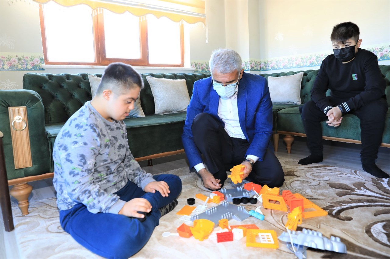 Güder’den sürpriz ziyaretler