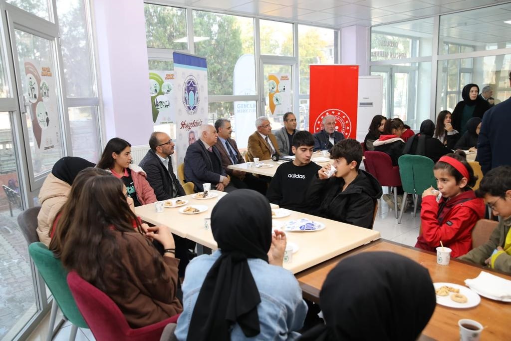 Güder, "Gençlere Yapılan Yatırımlar Geleceğimize Yapılan Yatırımlardır”