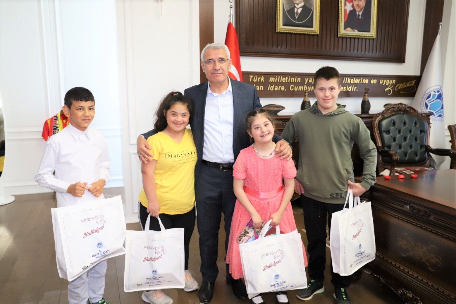 Güder, " Senede Bir Gün Değil Her Gün Yanlarındayız"