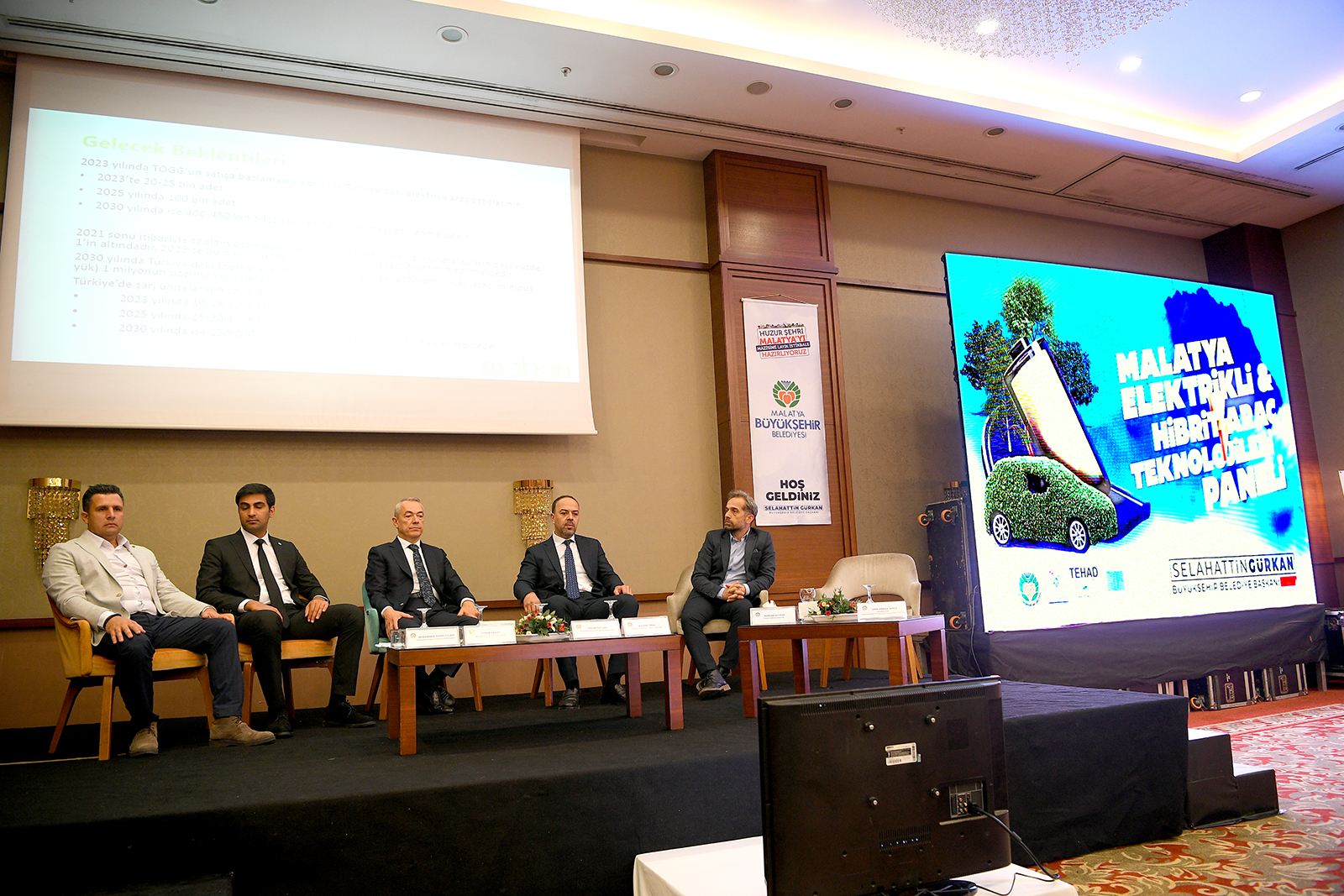 Gürkan, "Değişim Ve Dönüşüme Ayak Uydurmayan Sektörler Kapanmak Durumunda Kalır"