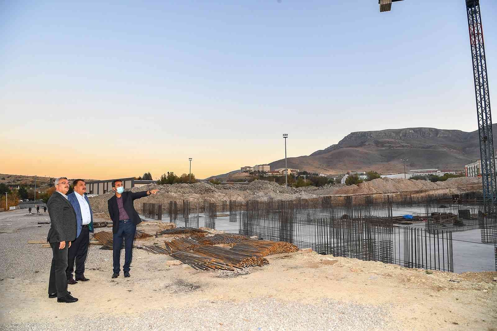 Gürkan, Orduzu bölgesinde yapılan spor kompleksi çalışmalarını inceledi