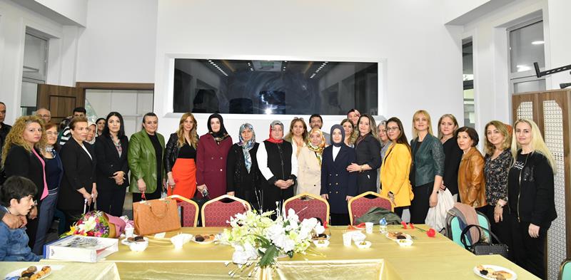 Hanife Yazıcı Anneler Günü Programına Katıldı