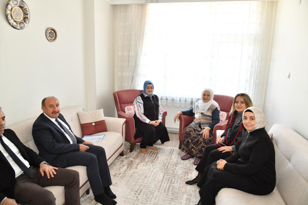 Hanife Yazıcı'dan Şehit Ailelerine Ziyaret