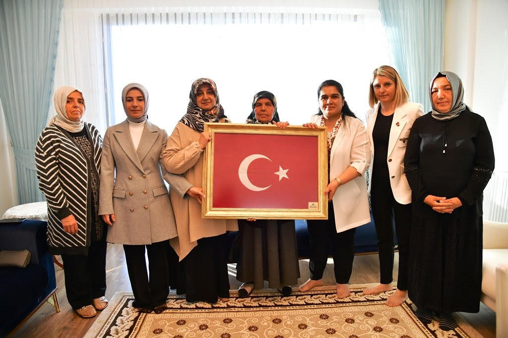 Hanımefendi Selda Yavuz’dan Şehit Ailelerine Ziyaret