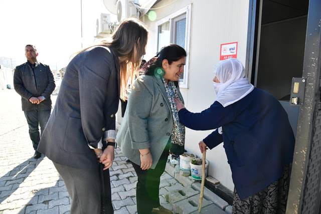 Hanımefendi Selda Yavuz Doğanşehir İlçesindeki Depremzede, Şehit ve Gazi Ailelerini Ziyaret Etti