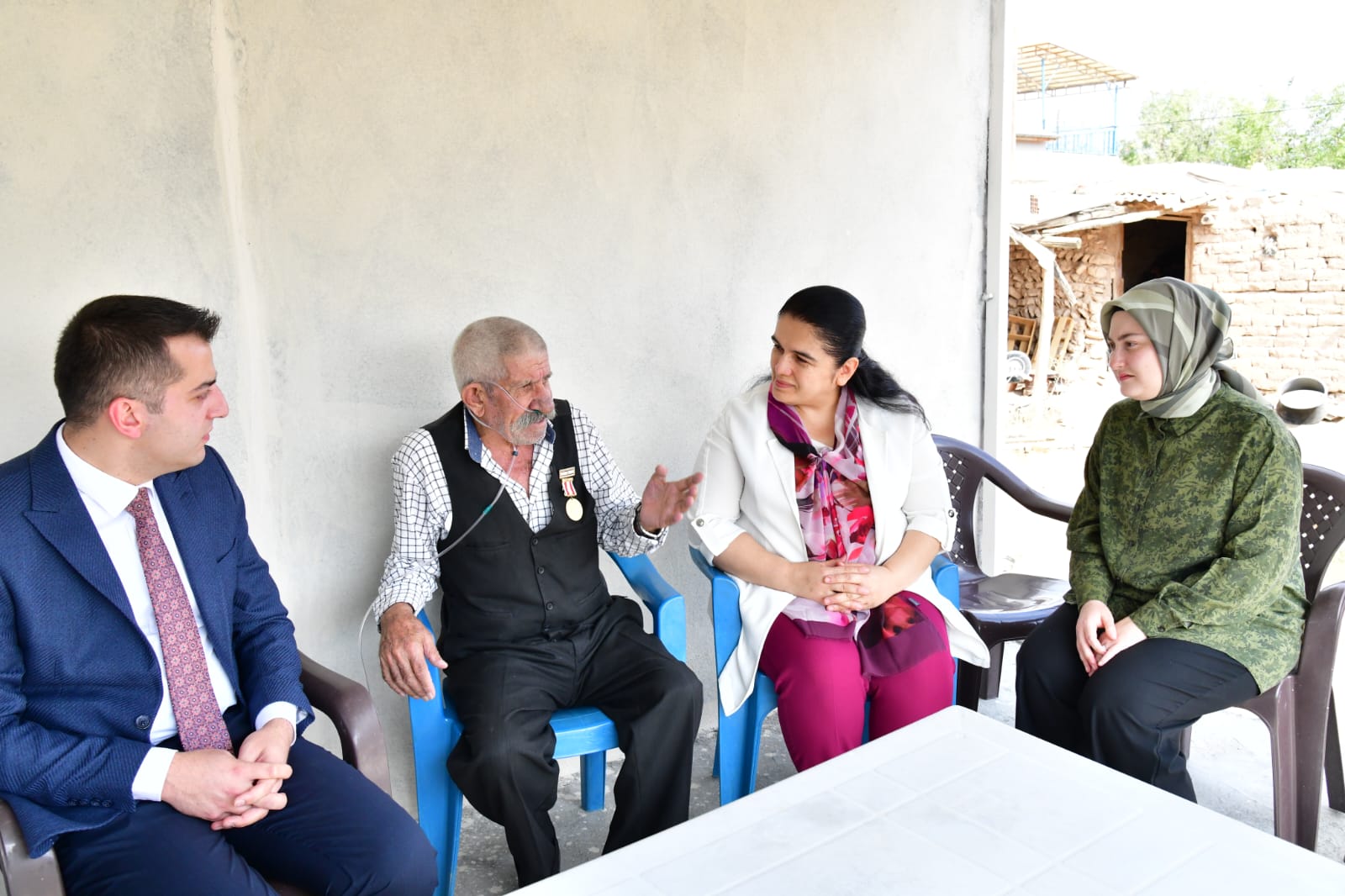 Hanımefendi Yavuz Yazıhan İlçesini Ziyaret Etti