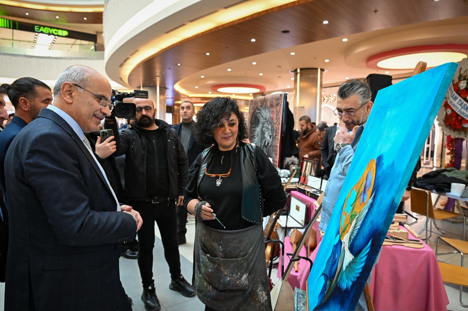 HASAT SERGİSİ SANATSEVERLERLE BULUŞTU