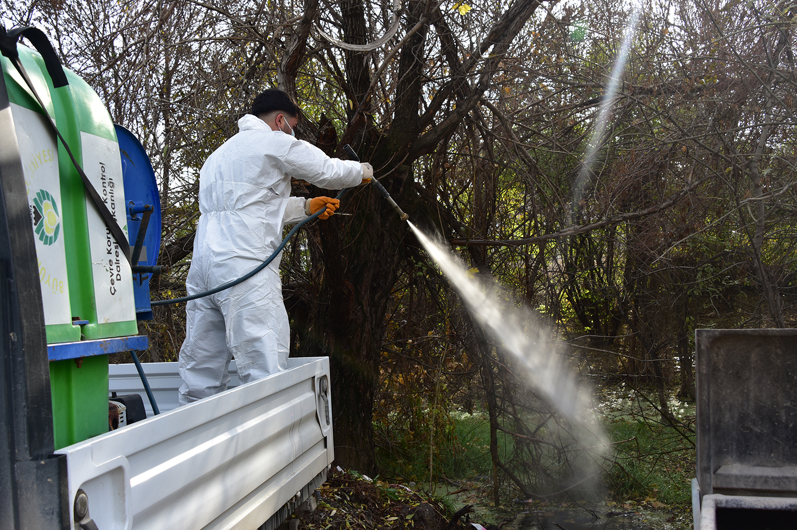 Haşeratlara Karşı Konteyner Kentler İlaçlanıyor
