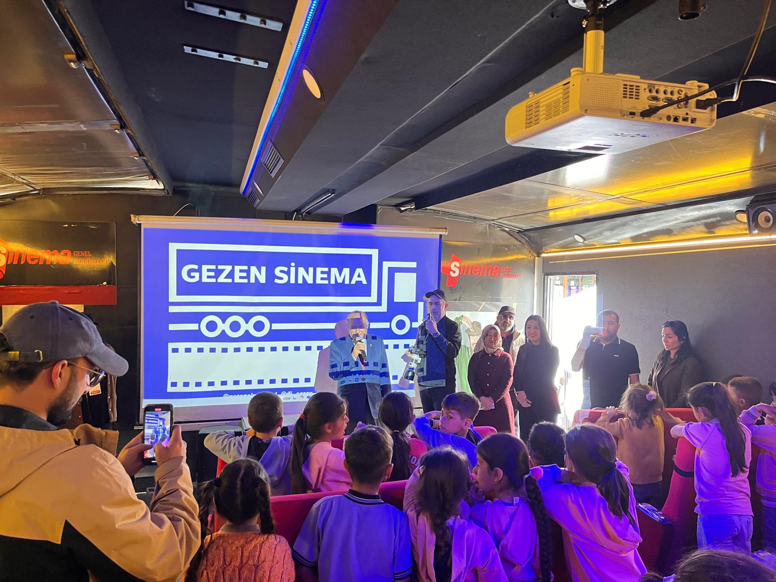 Gezen Sinema Tırı Hekimhan’da Çocuklarla Buluştu