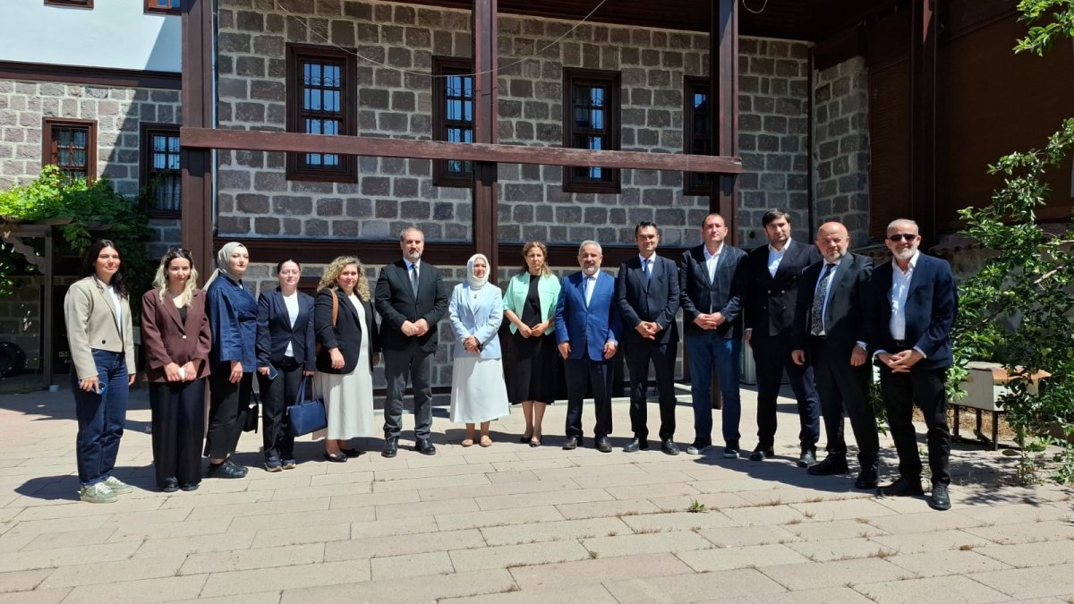 Mustafa Şen: “Belediyelerin Paralarını çaldılar Parti Satın Aldılar”