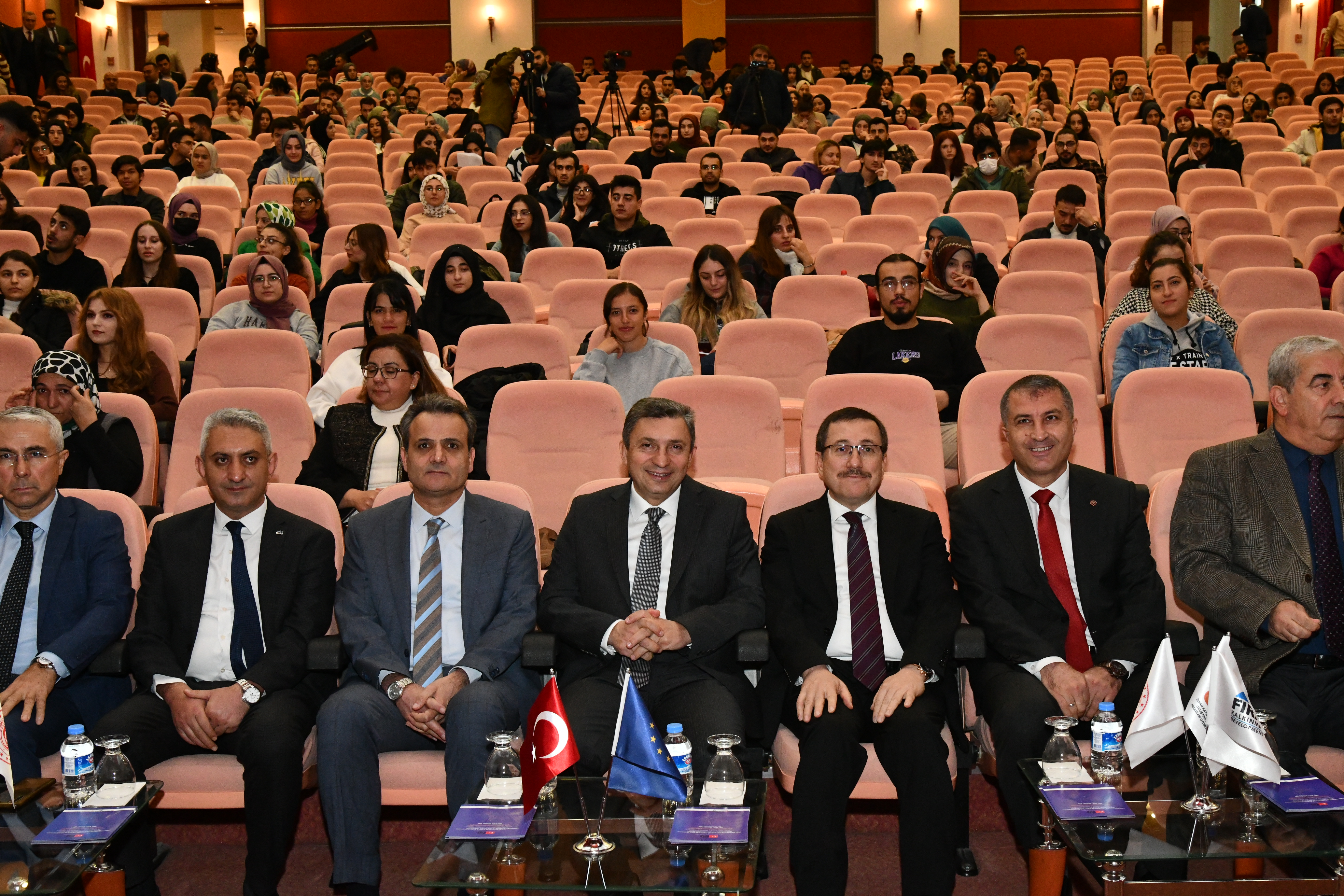 İNÜ 'de Kariyer Fuarı Düzenlendi