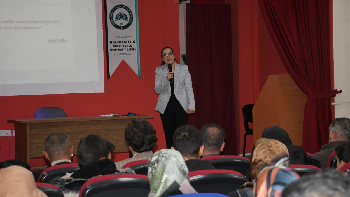 İNÜ'den "Dijital Medya Okuryazarlığı” Semineri