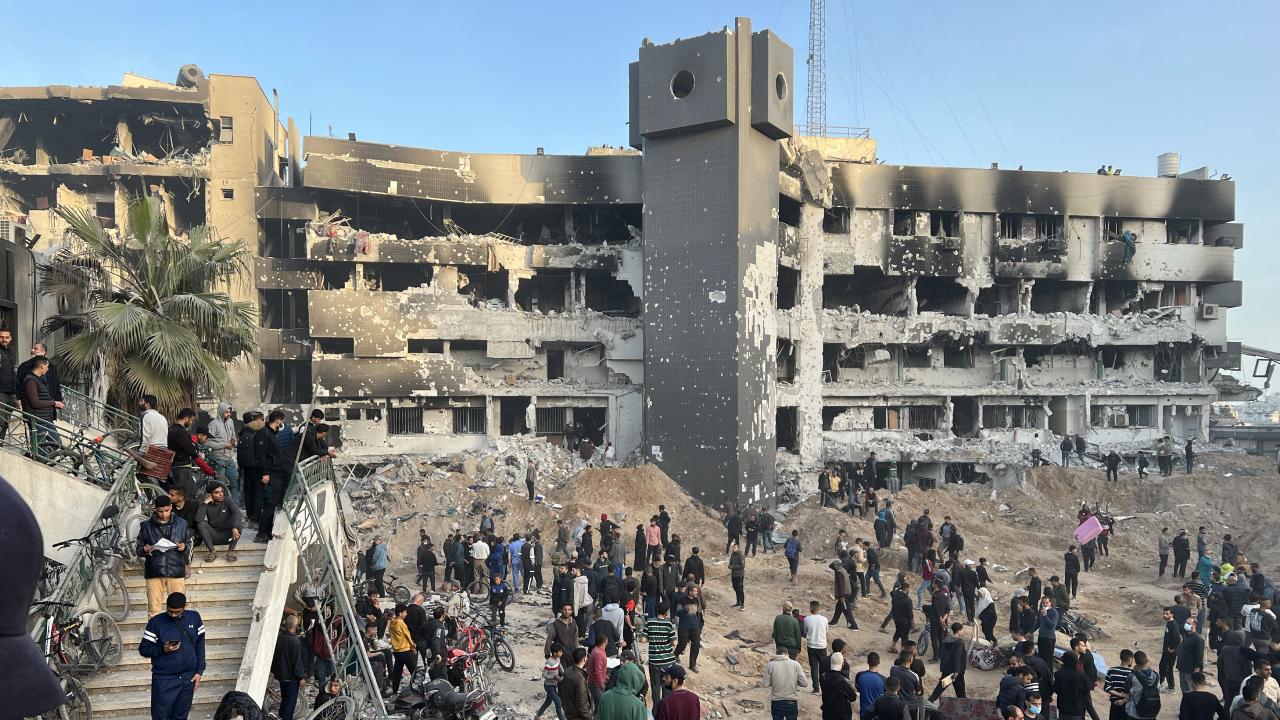 İsrail Şifa Hastanesini Harabeye Çevirdi