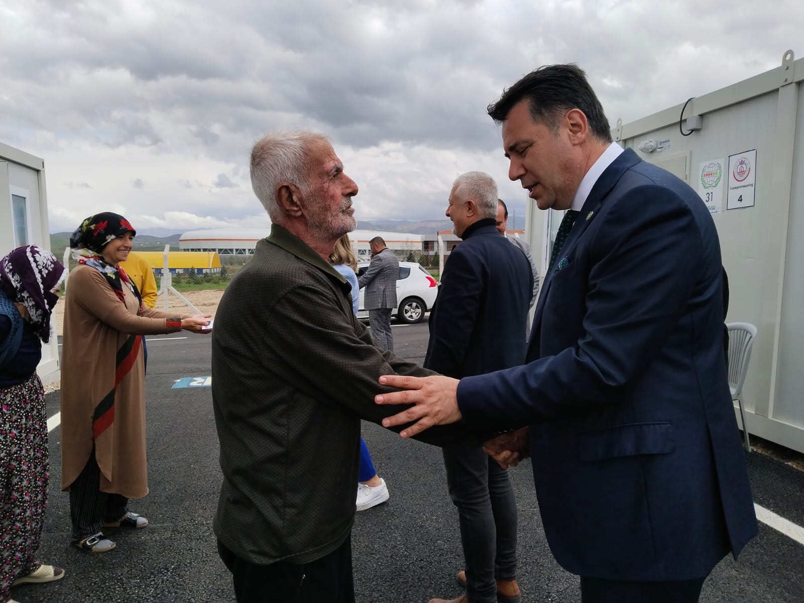 İYİ Partili Göçmez'den  Konteyner Kent Ziyareti