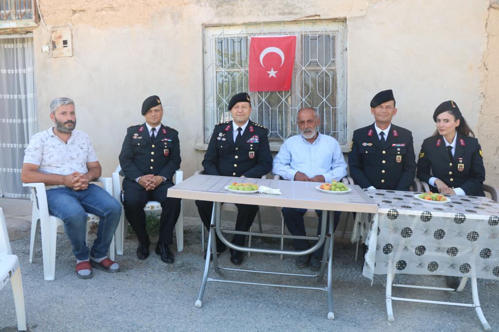 Jandarma Şehit Babalarını Unutmadı