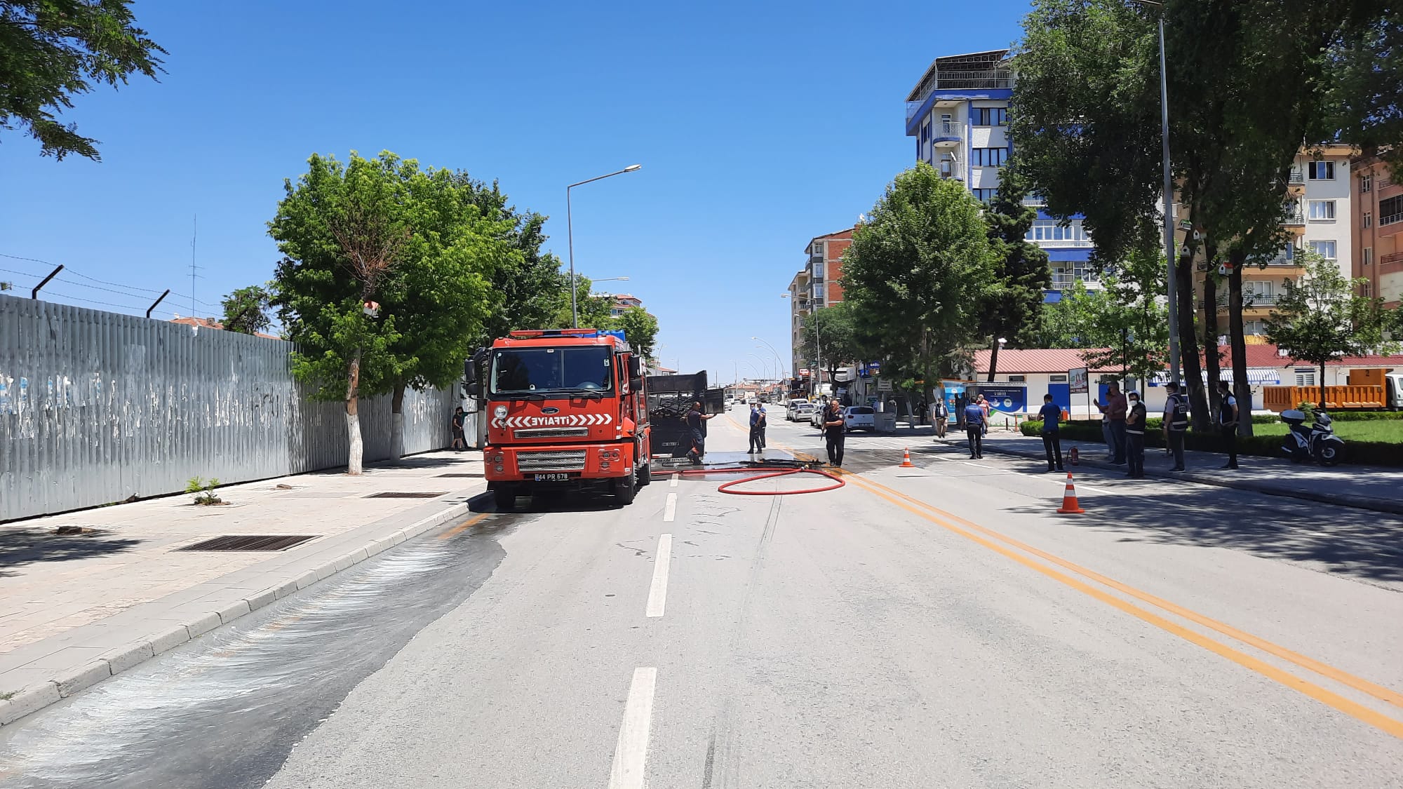 Kağıt Atık Aracı Alevlere Teslim Oldu