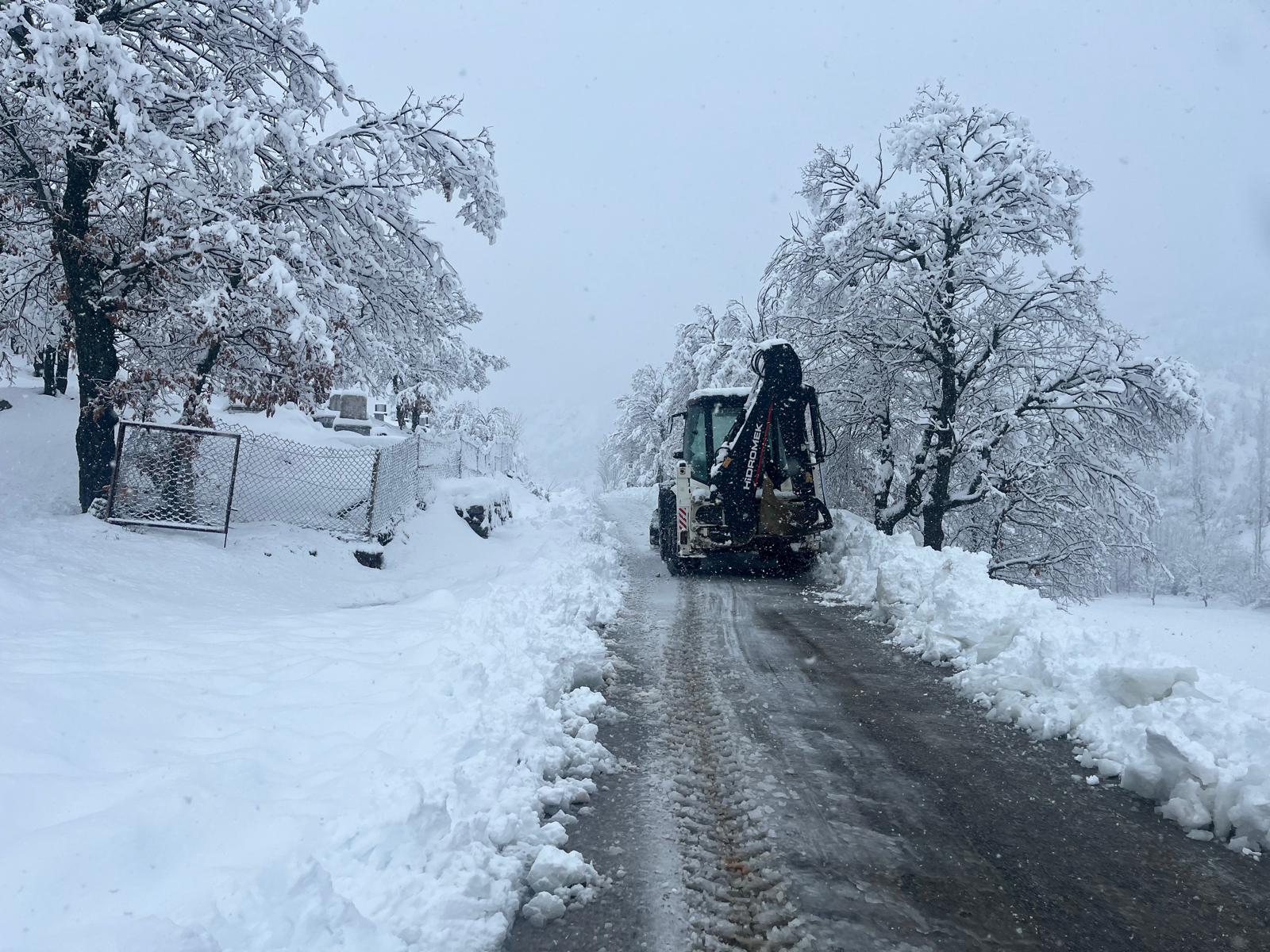 Doğanşehir’de kar kalınlığı yer yer 60 santimetreye ulaştı
