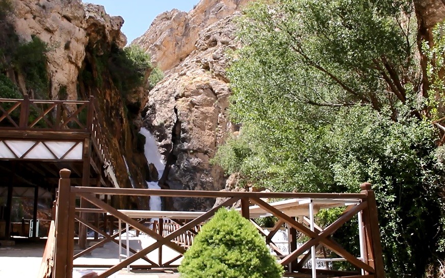 Kayalar tehlike oluşturuyor