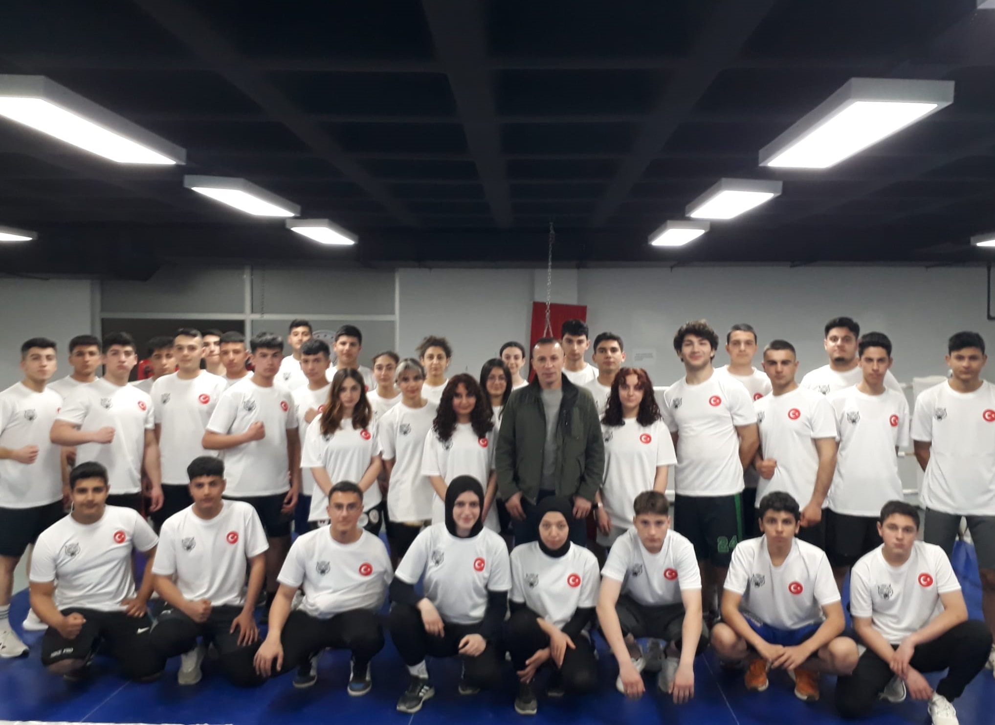 Kick Boks ve Muaythai Branşında Şampiyonlar Yetiştiriyor