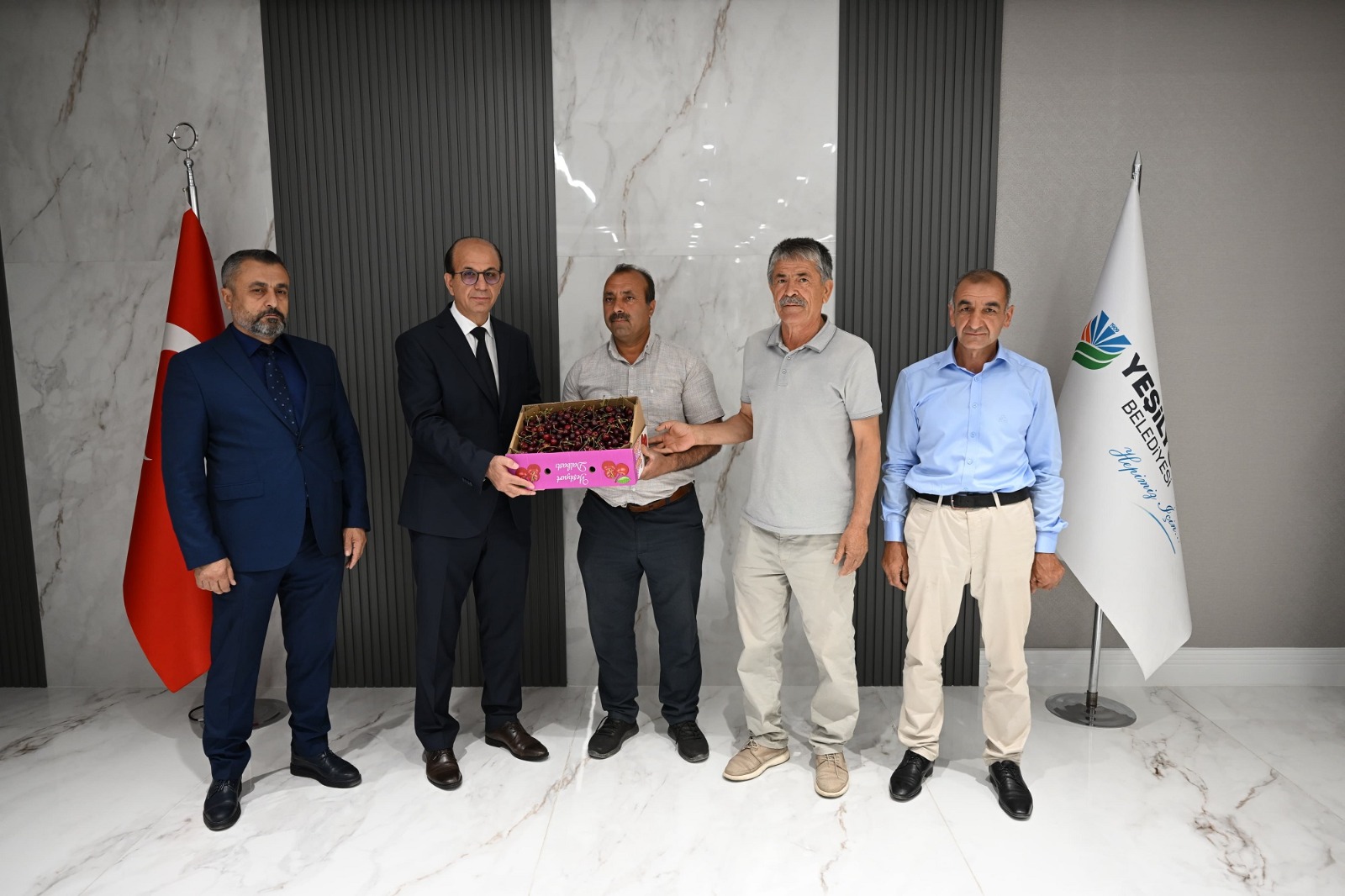 Kiraz Üreticilerinden Başkan Geçit’e Ziyaret