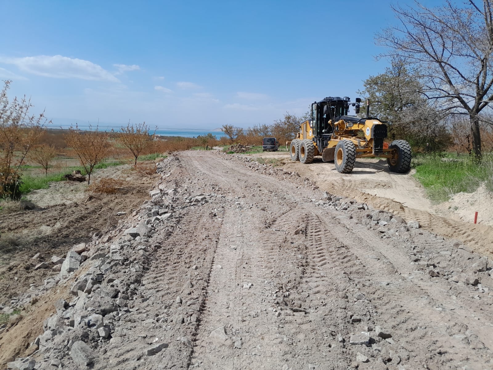 KIRSAL MAHALLELERDE ULAŞIM ALTYAPISI GÜÇLENDİRİLİYOR