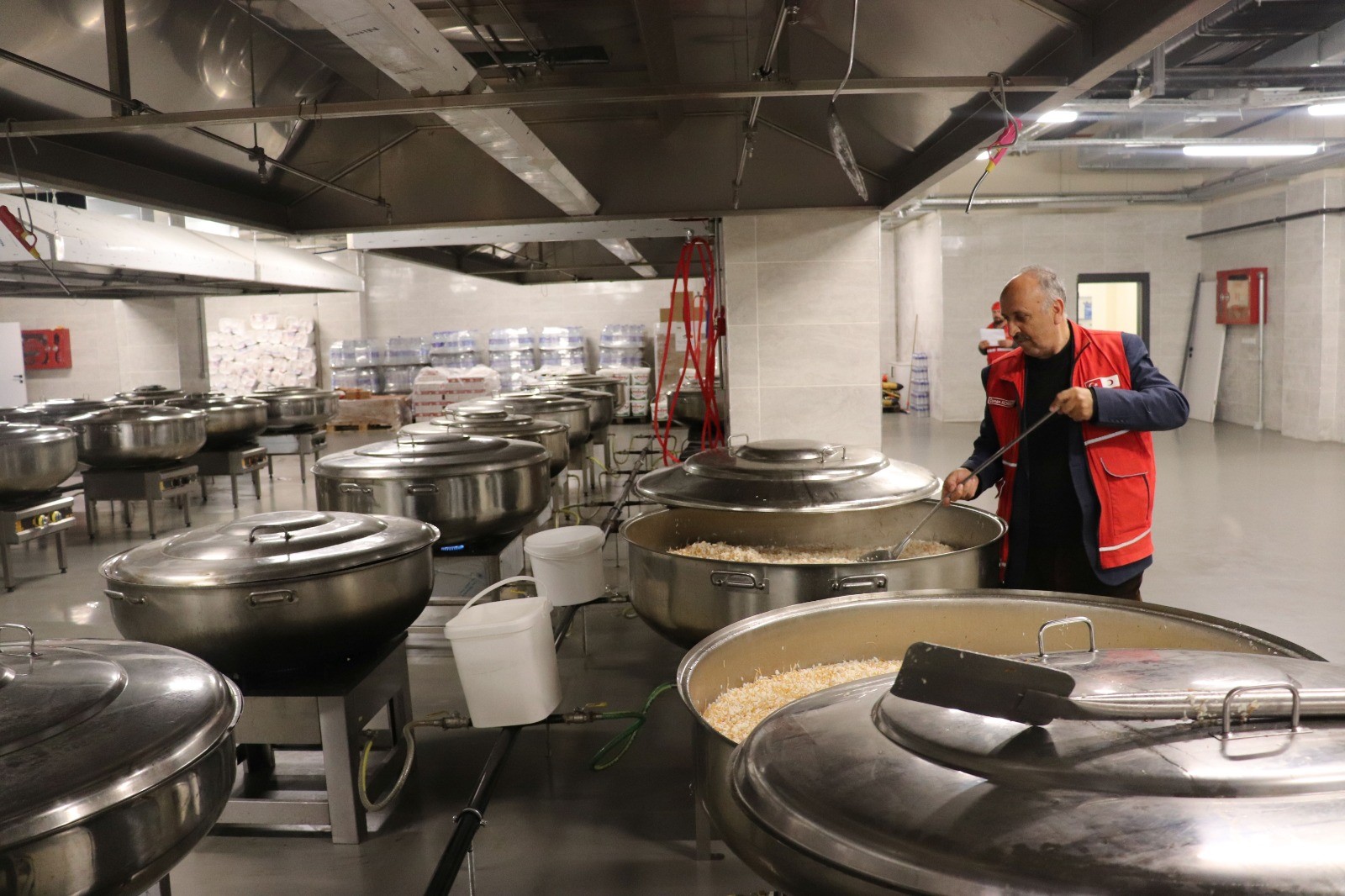 Kızılay Malatya’da Günlük 340 Bin Yemek Dağıtımı Yapıyor