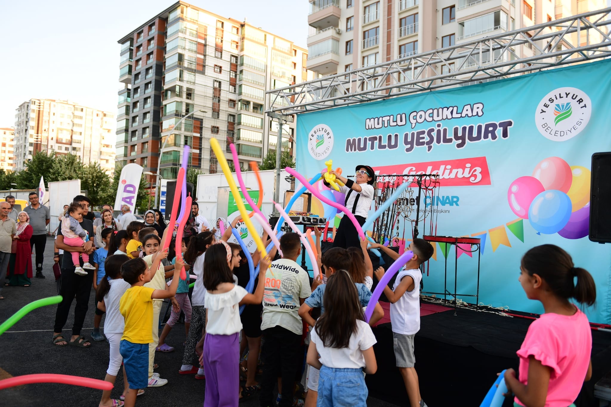 Konteynerdeki Çocuklar Çocuk Şenliğinde Eğlendi