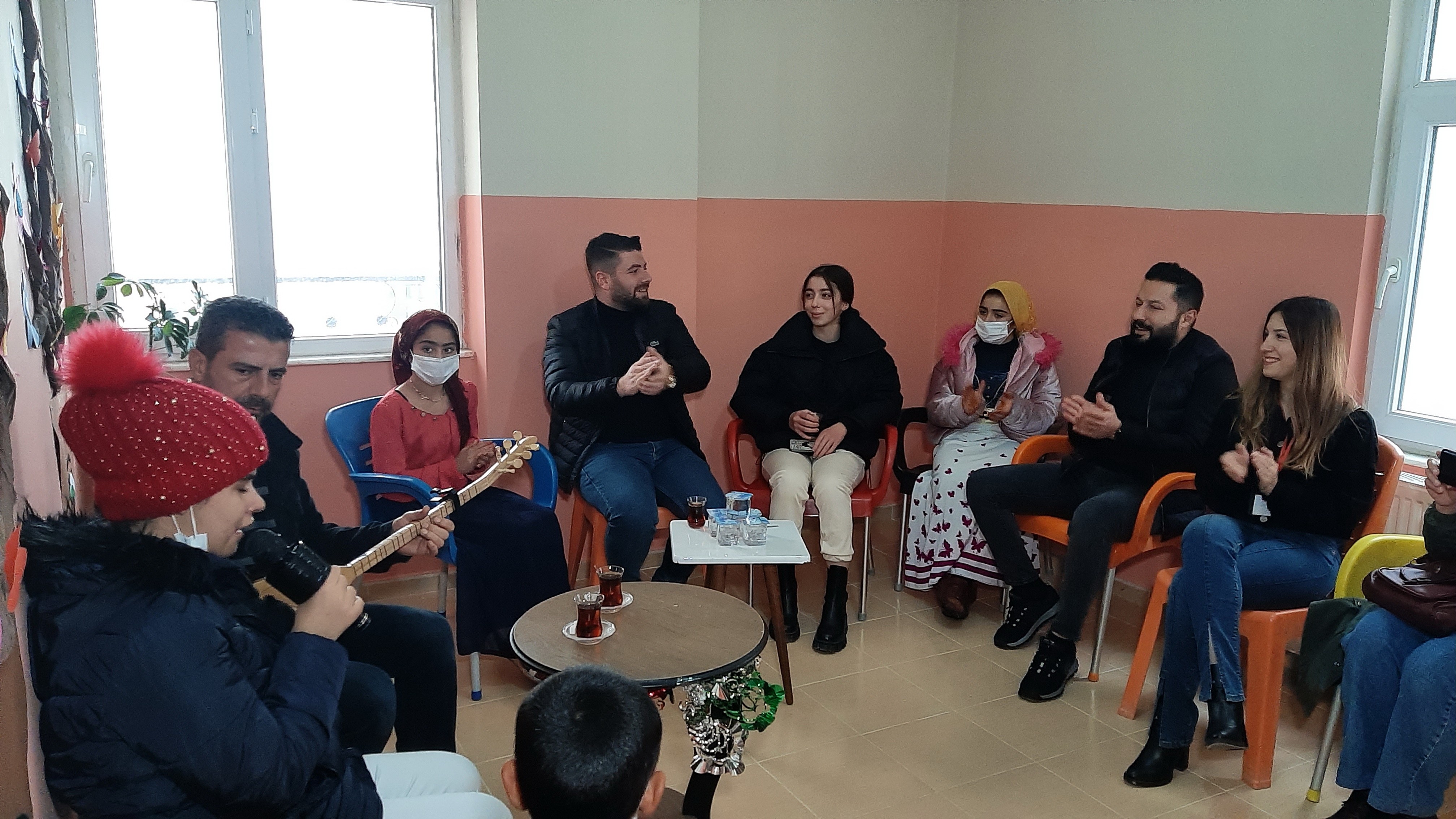 Konuşamıyor Ama Türkü Söylüyor