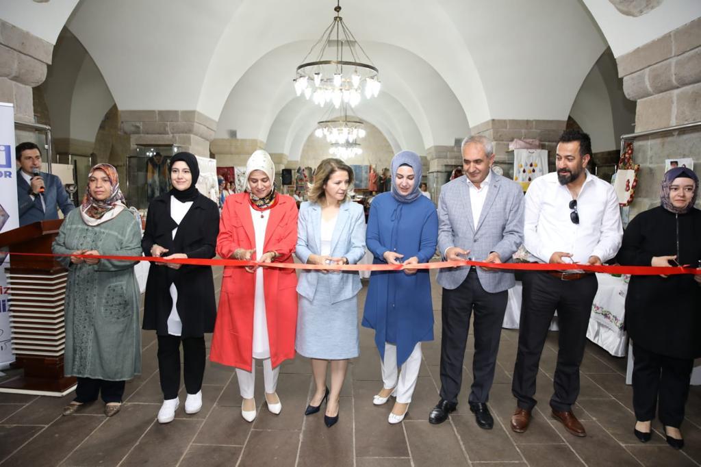 Kursiyerlerin Ürünleri Kervansaray’da Sergileniyor