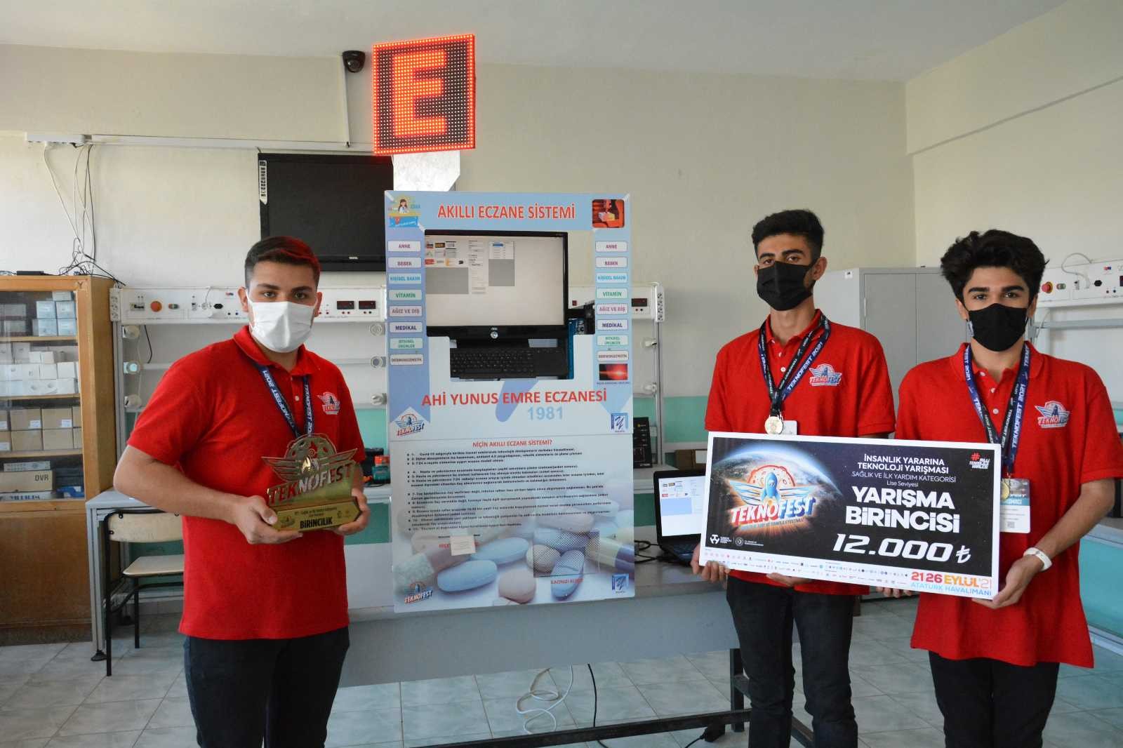 Lise öğrencilerinin geliştirdiği Akıllı Eczane Sistemi’ne firmalardan yoğun ilgi