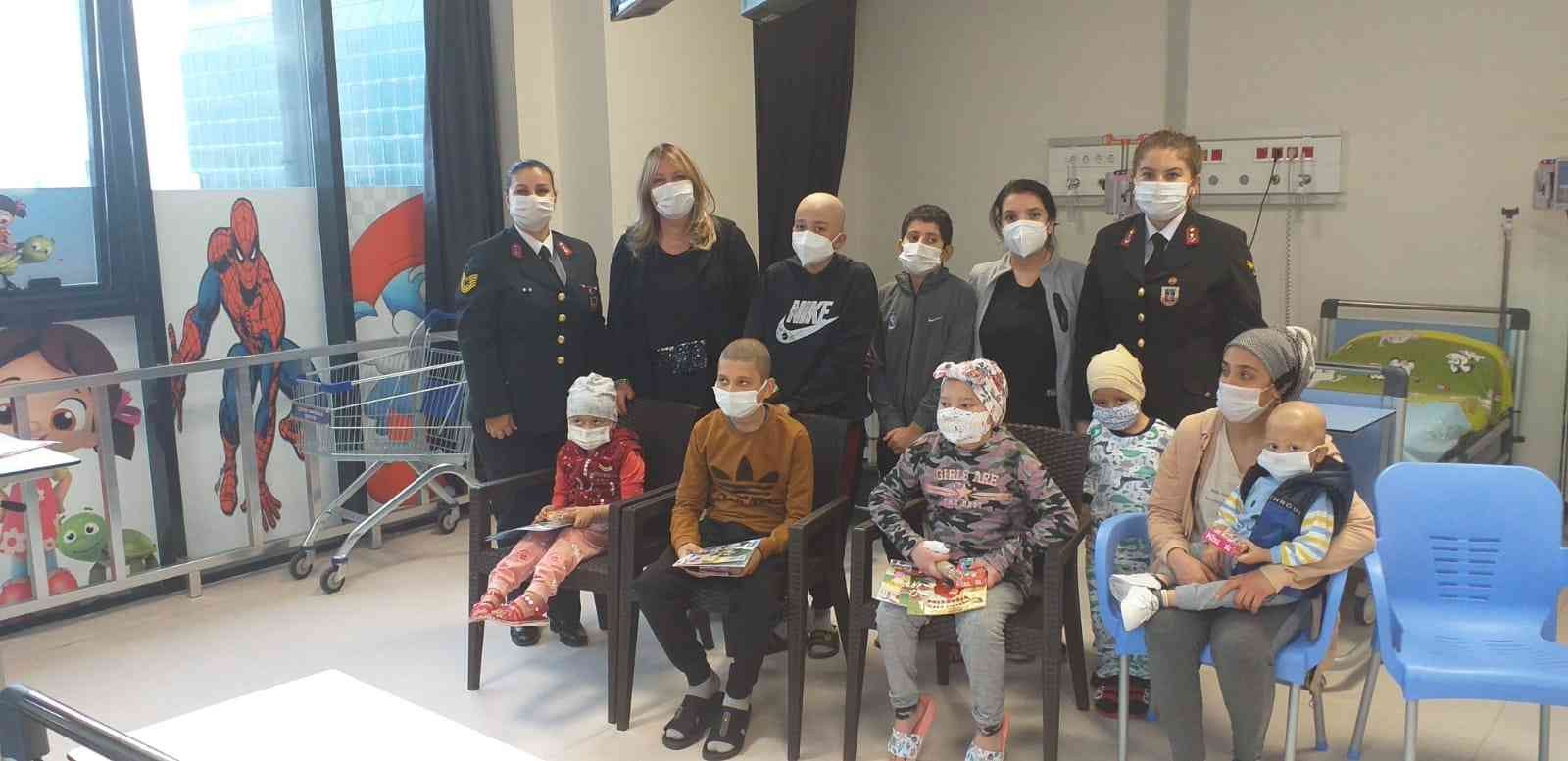 Lösemili çocuklara jandarma şefkati