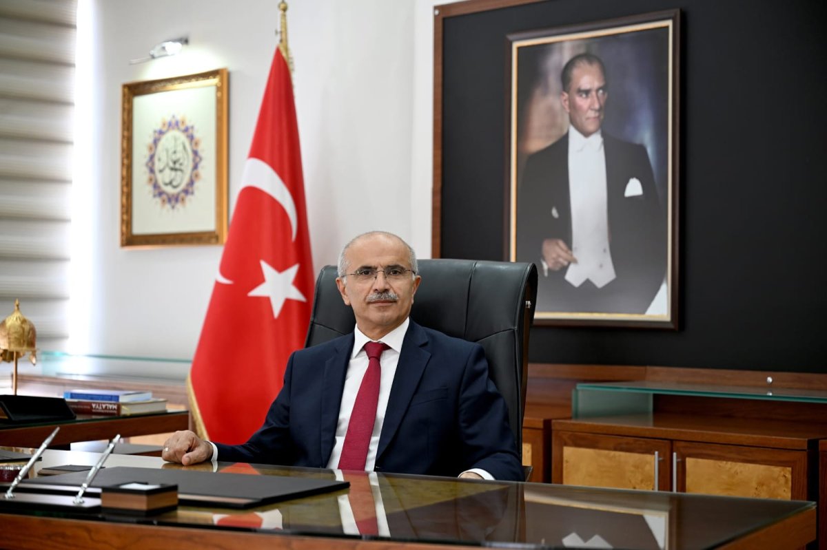 Berat Kandili dolayısıyla bir mesaj yayınlayan Başkan Er,  “ KARDEŞLİĞİN ARTTIĞI MÜSTESNA BİR GECEYİ İDRAK EDECEĞİZ”