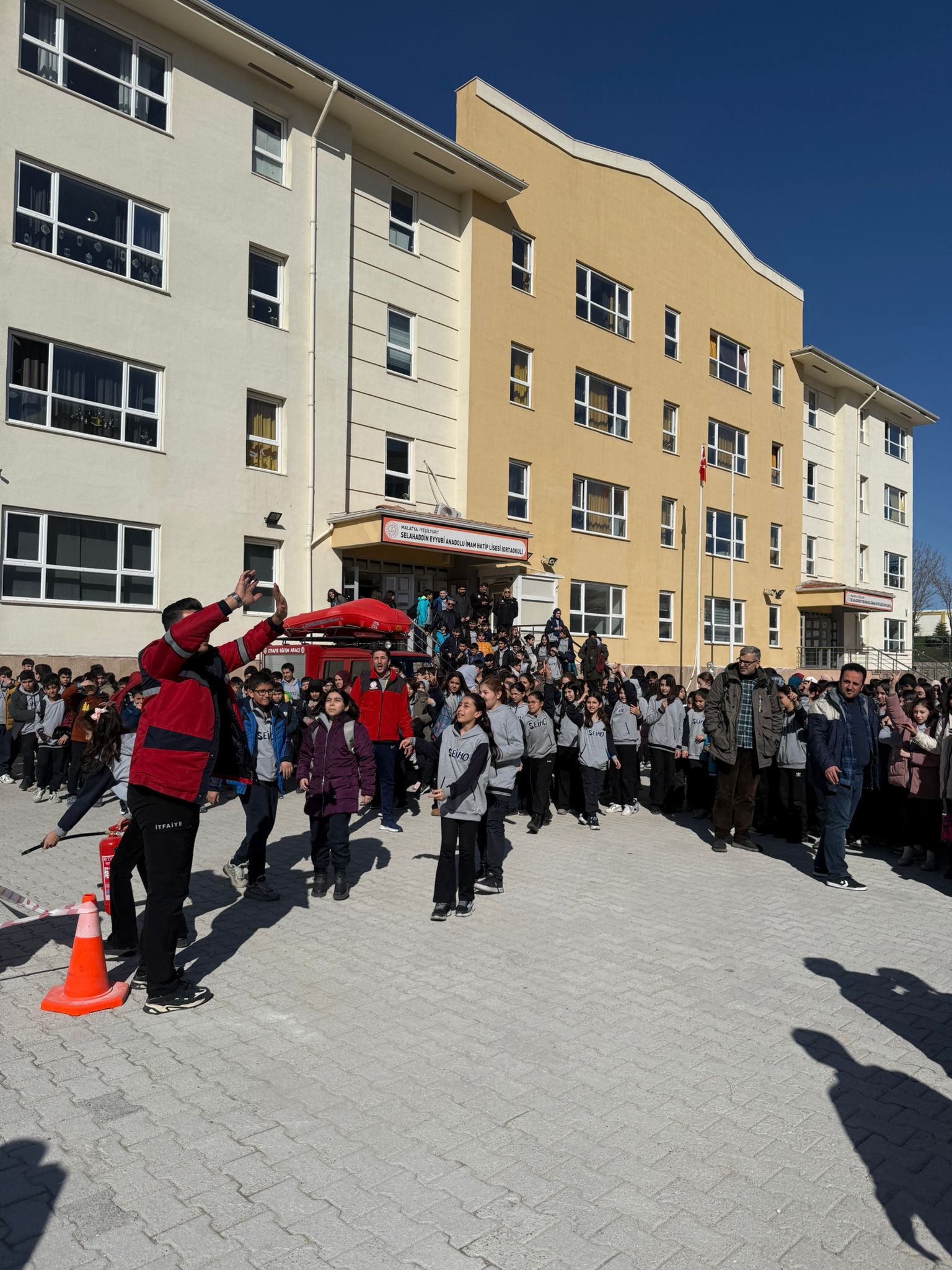 Malatya Büyükşehir Belediyesi’nden Öğrencilere Deprem ve Yangın Bilinci Eğitimi
